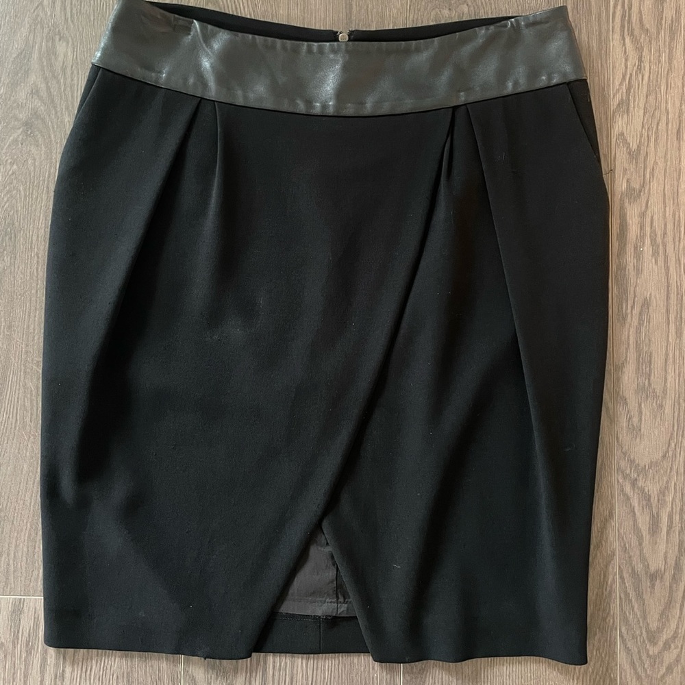 Judith and Charles short skirt wool crepe with leather waistband size 10